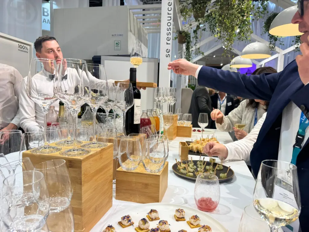 Stand buronomic au salon Workspace Paris 2026 – mobilier de bureau professionnel et aménagement des espaces de vie au travail