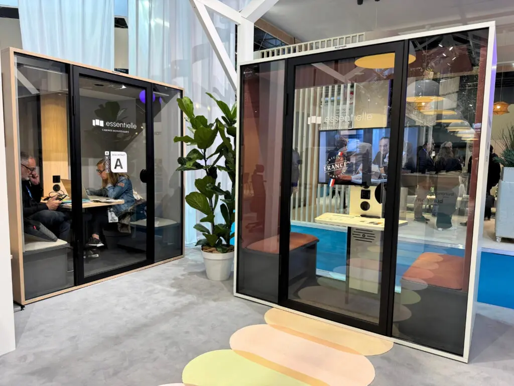 Stand buronomic au salon Workspace Paris 2026 – mobilier de bureau professionnel et aménagement des espaces de vie au travail - Cabines acoustiques Essentielle
