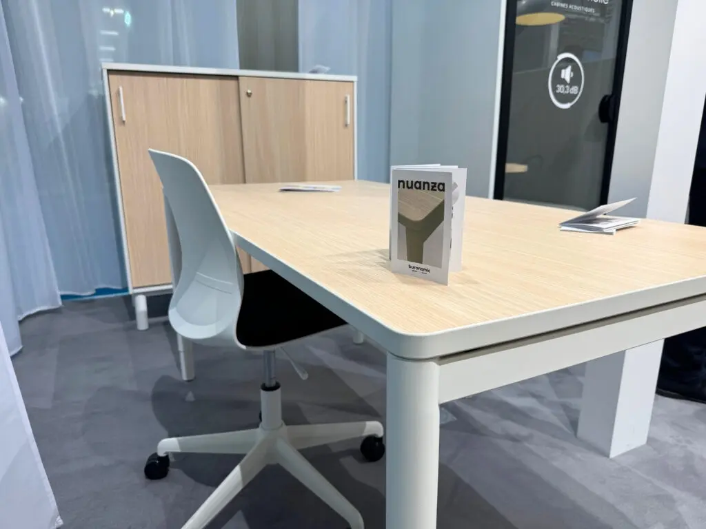 Stand buronomic au salon Workspace Paris 2026 – mobilier de bureau professionnel et aménagement des espaces de vie au travail - Gamme Nuanza